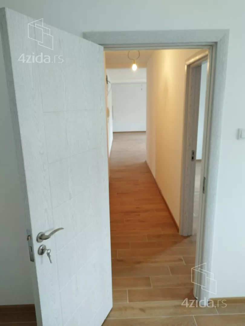 Sedmosoban stan | 4zida