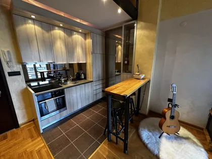 Lasla Gala | 4zida.rs