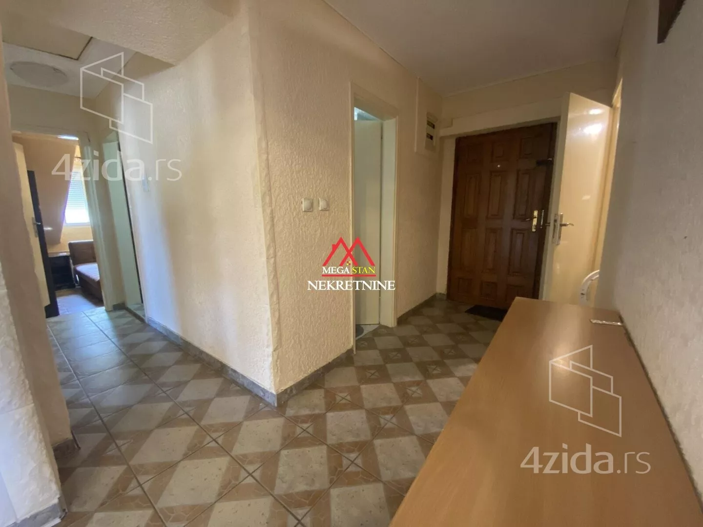 Troiposoban stan | 4zida