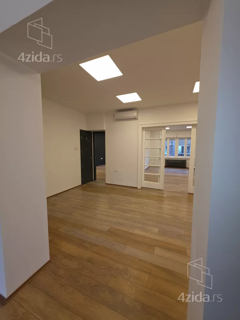 Četvoroiposoban stan | 4zida