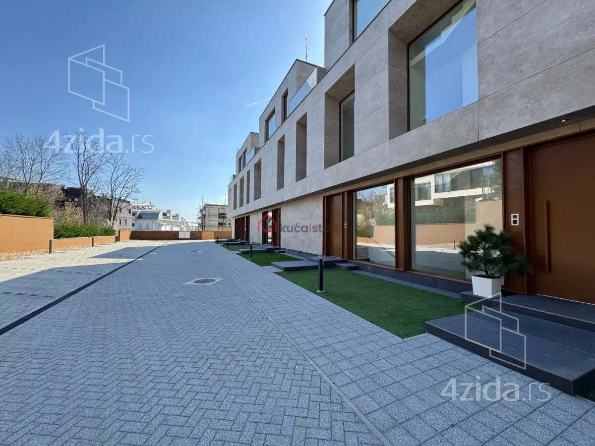 Petosoban stan | 4zida