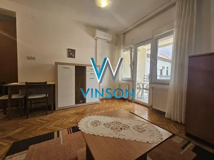 Vuka Karadžića | 4zida.rs