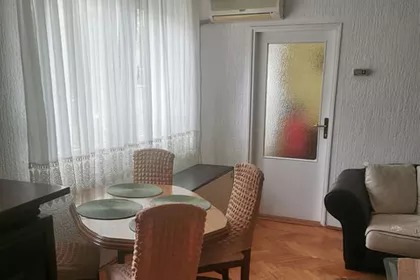 Pesnička 7 | 4zida.rs