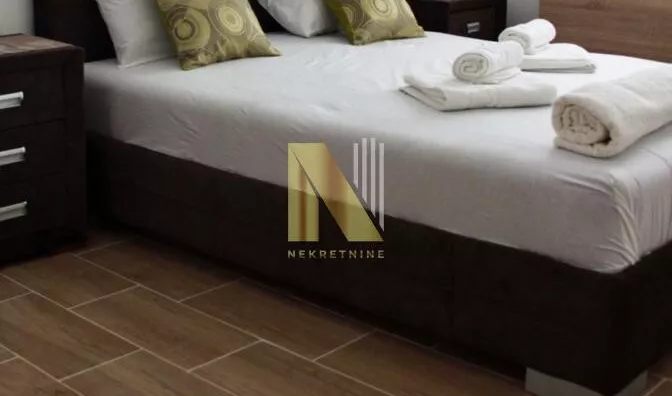 Poslovna zgrada | 4zida