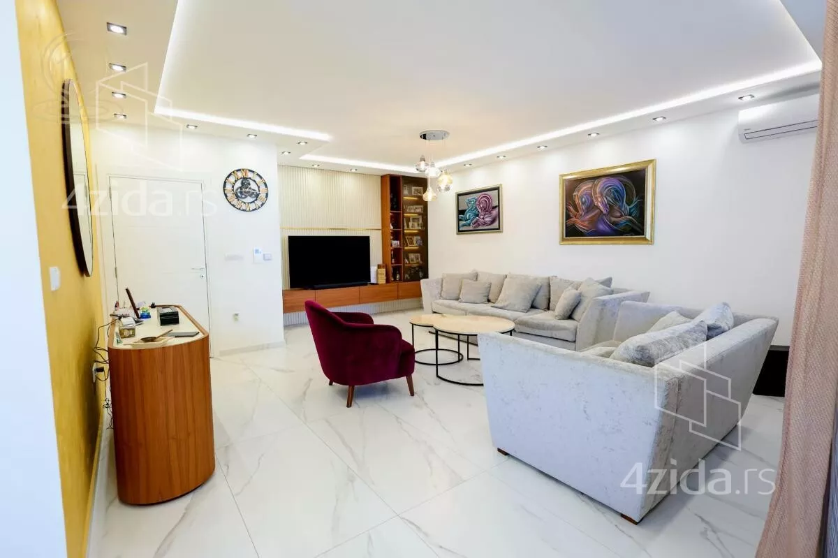 Petosoban stan | 4zida