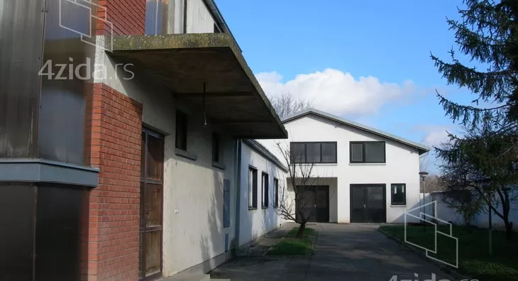 Poslovna zgrada | 4zida