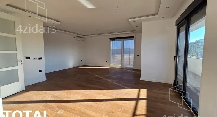 Šestosoban stan | 4zida