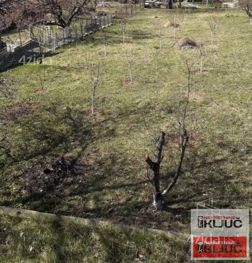 Plac | 4zida