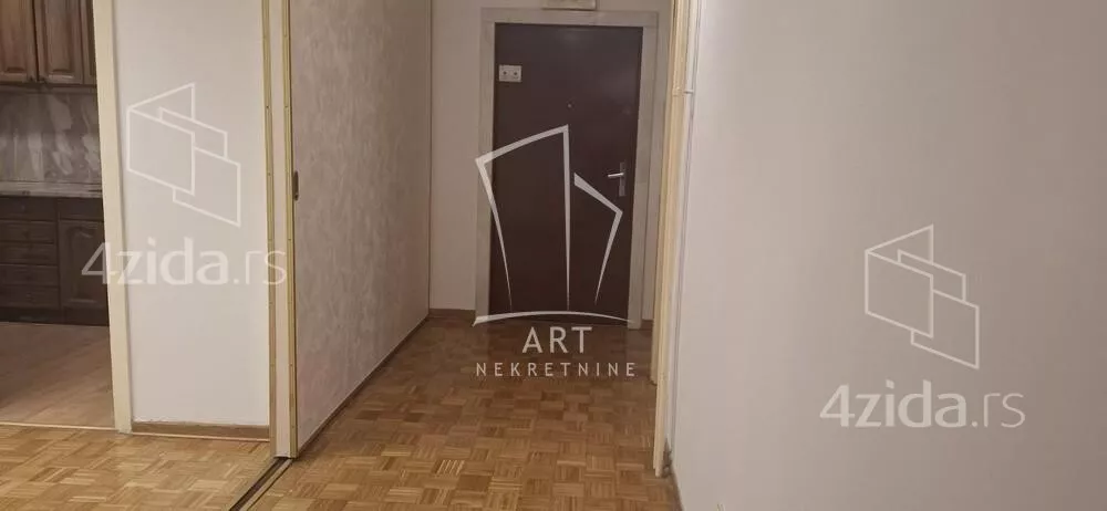 Četvoroiposoban stan | 4zida