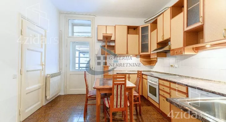 Četvoroiposoban stan | 4zida