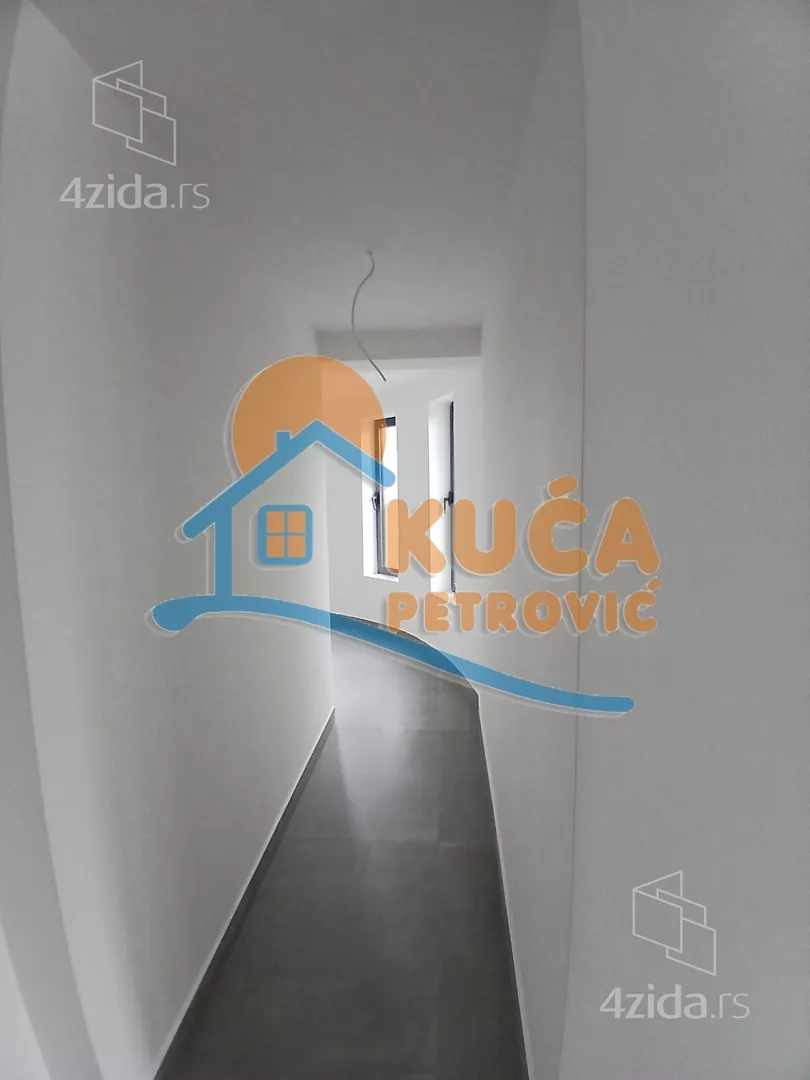 Lokal | 4zida
