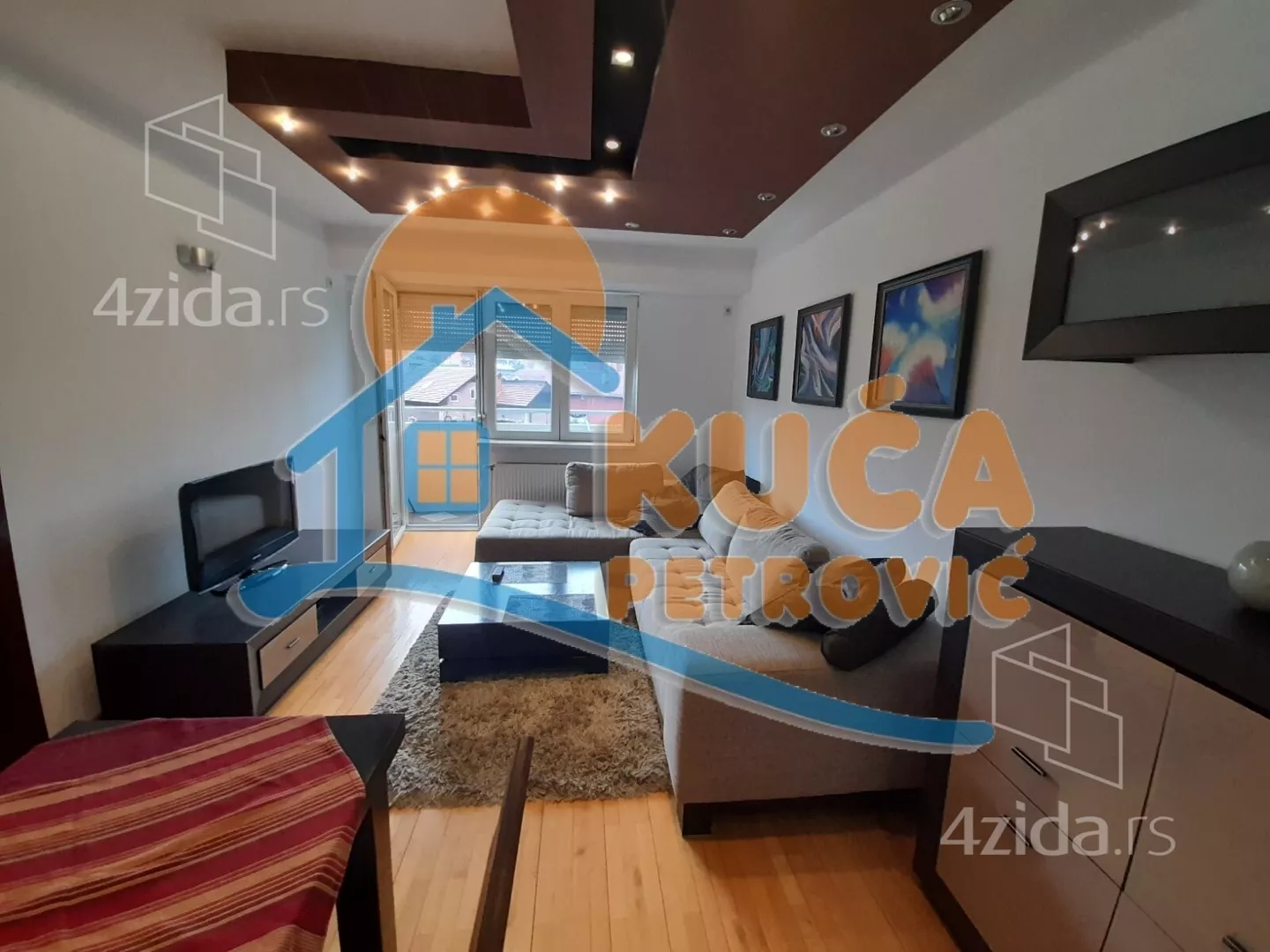 Jednoiposoban stan | 4zida