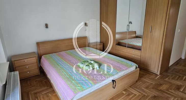 Šestosoban stan | 4zida