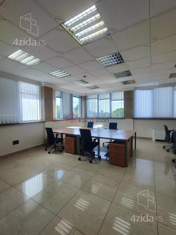 Poslovna zgrada | 4zida