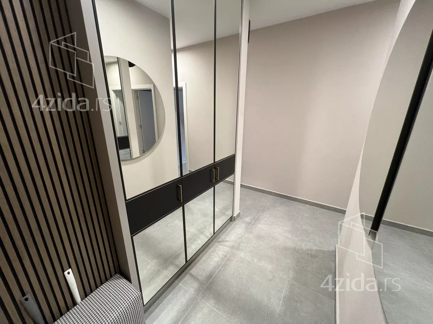 Troiposoban stan | 4zida