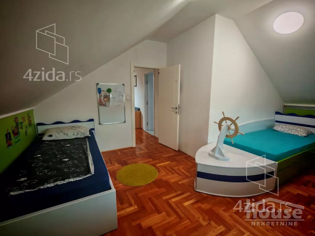 Petosoban stan | 4zida