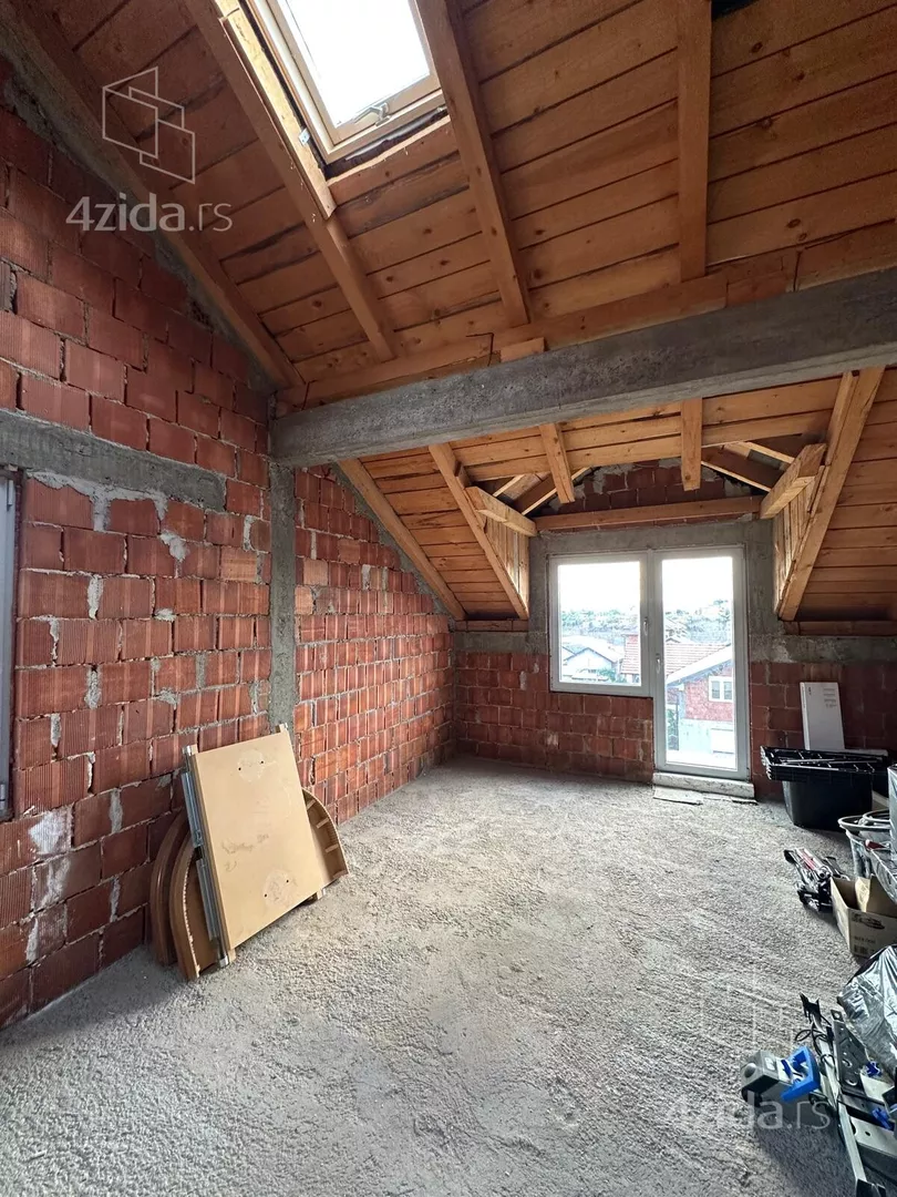 Četvoroiposoban stan | 4zida