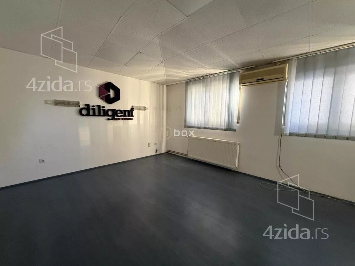 Poslovna zgrada | 4zida