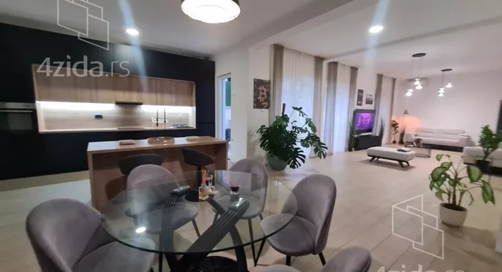 Šestosoban stan | 4zida