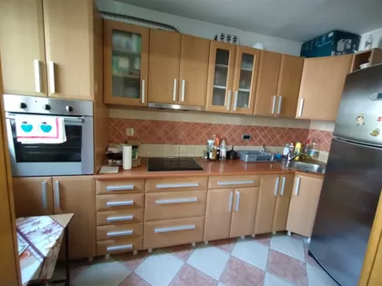 Crveni Pevac | 4zida.rs