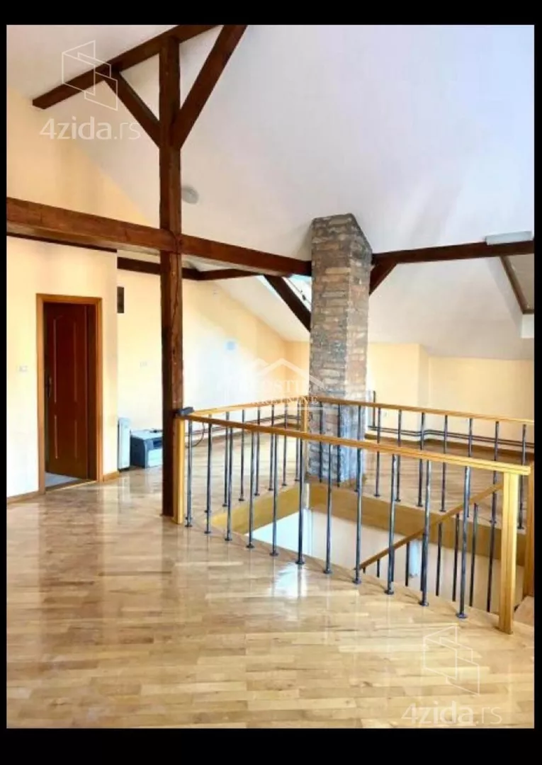 Šestoiposoban stan | 4zida