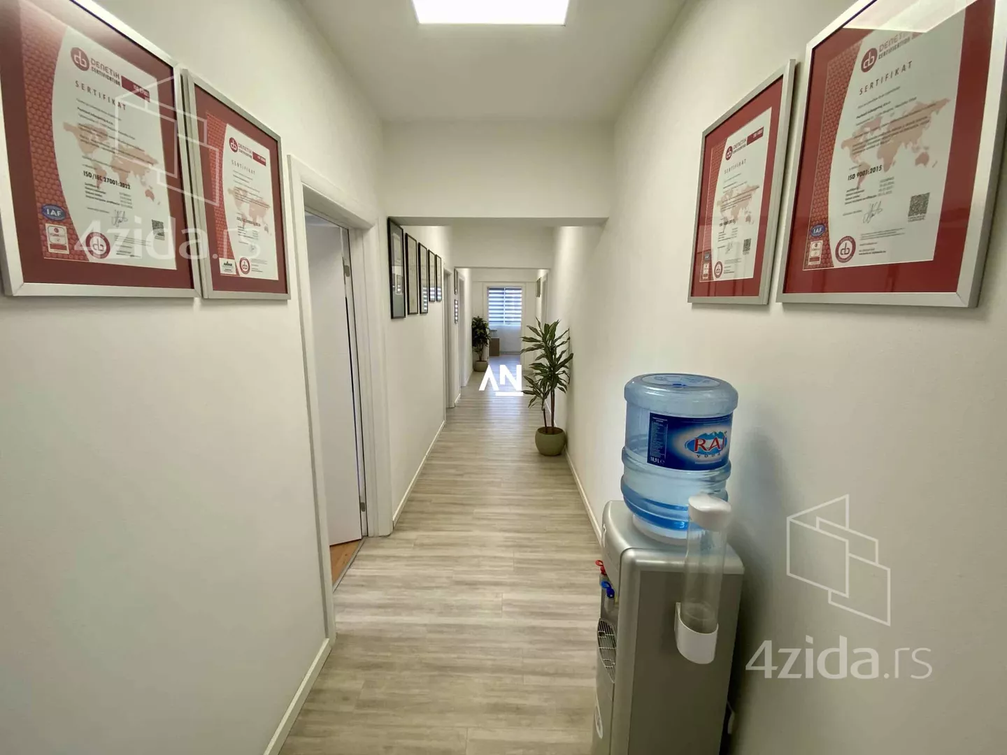 Poslovni prostor | 4zida