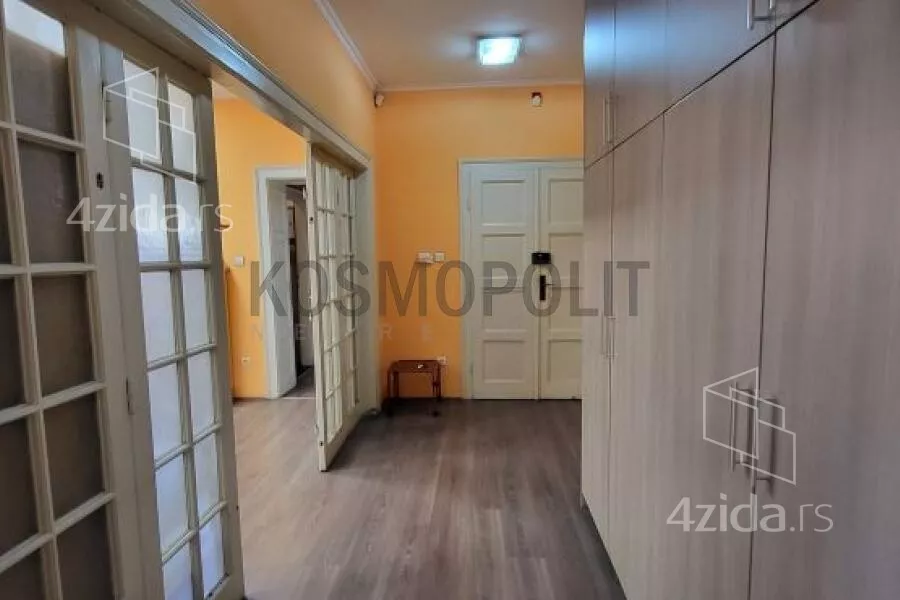 Četvoroiposoban stan | 4zida