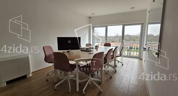 Poslovna zgrada | 4zida