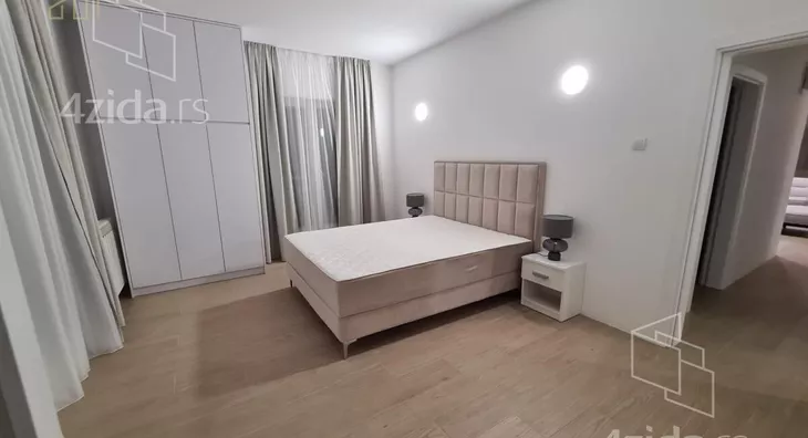 Šestosoban stan | 4zida