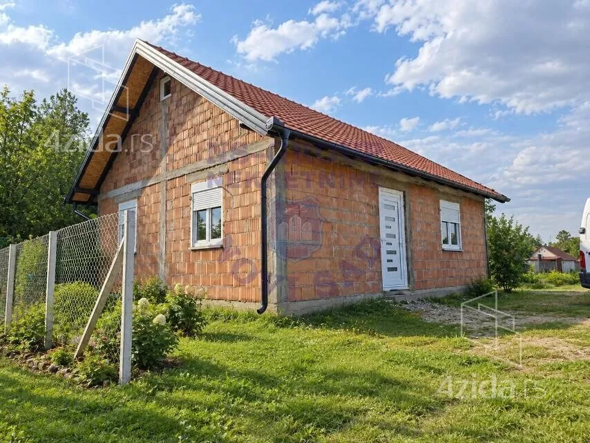 Kuća · 81 m² · Bečej