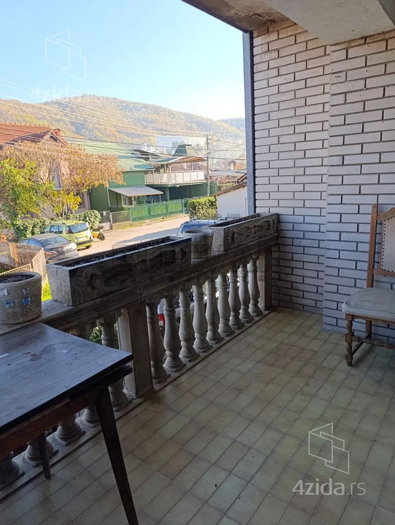 Troiposoban stan | 4zida