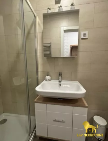 TRG GALERIJA | 4zida.rs