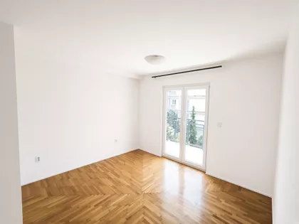 Patrisa Lumumbe 33 | 4zida.rs