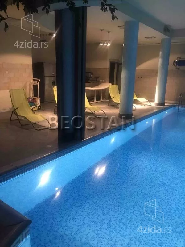 Šestoiposoban stan | 4zida