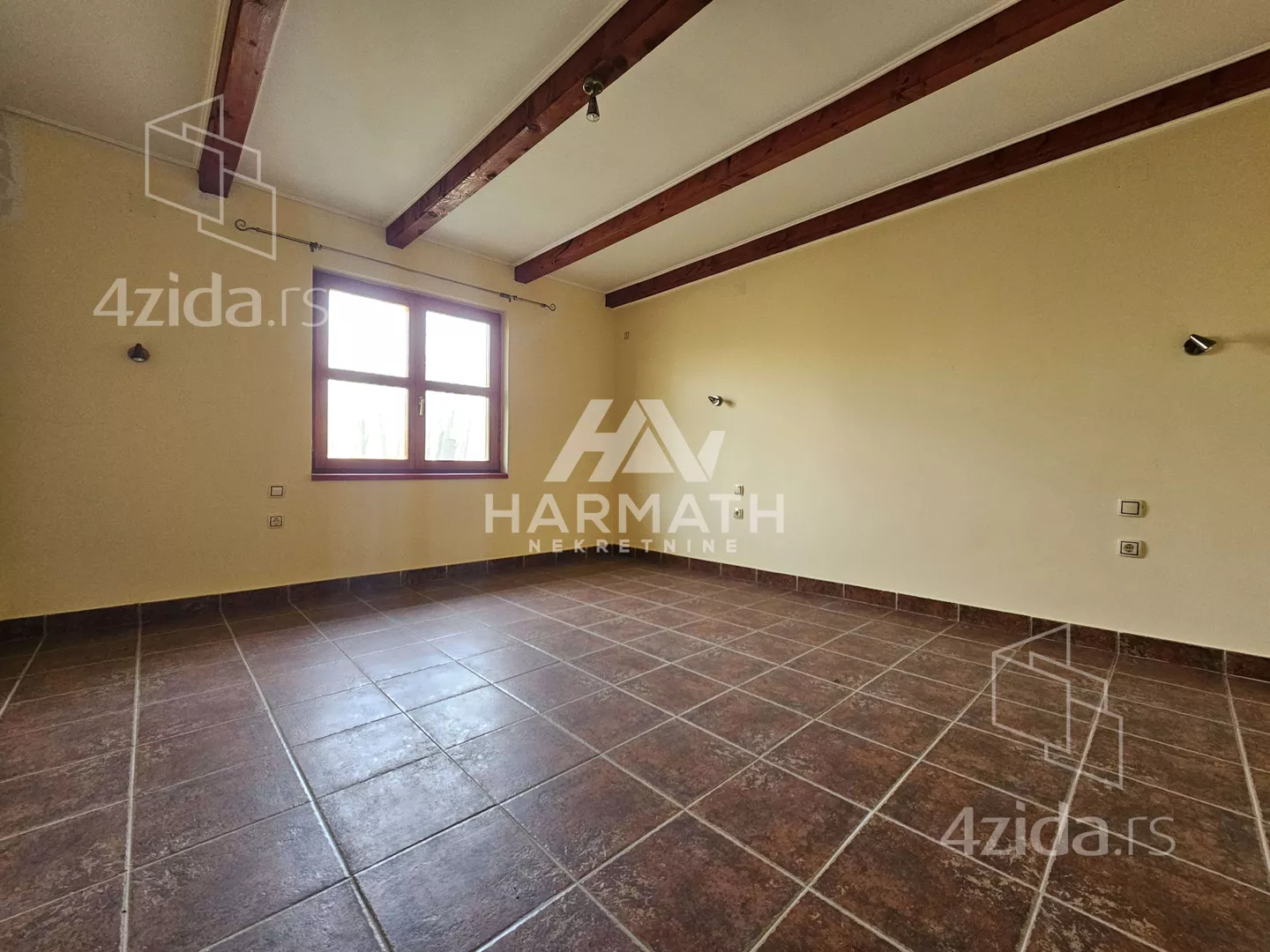 Poslovna zgrada | 4zida