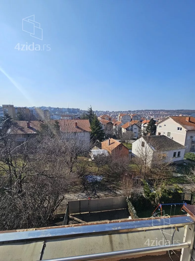Šestosoban stan | 4zida