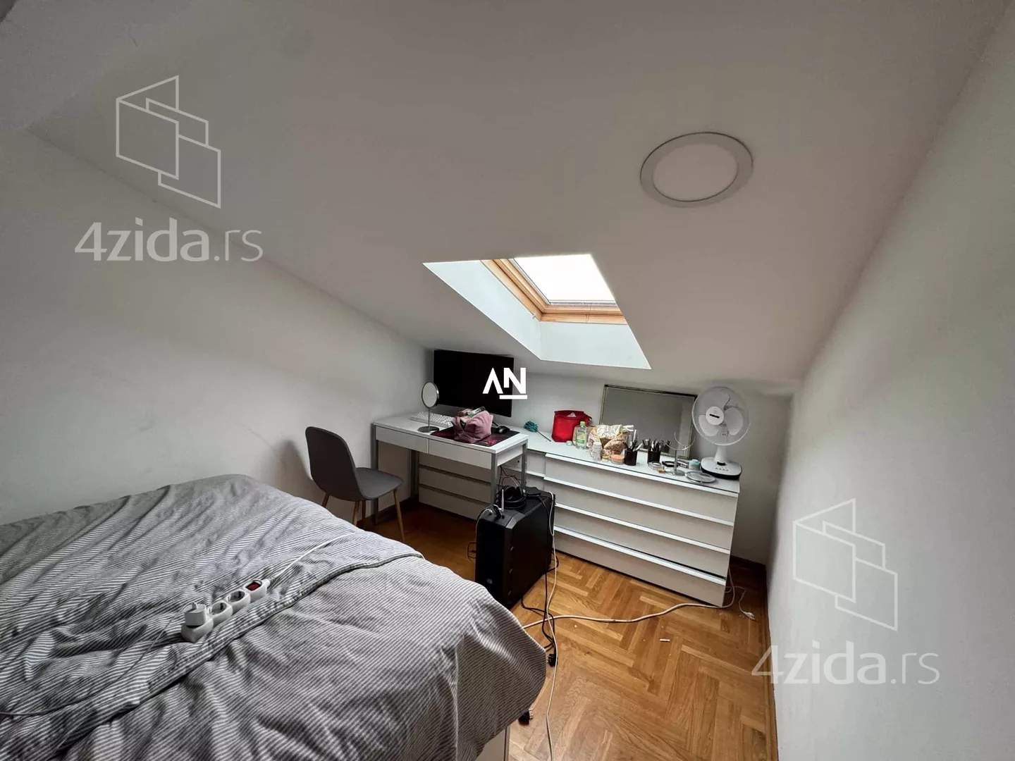 Petosoban stan | 4zida