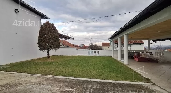 Poslovna zgrada | 4zida