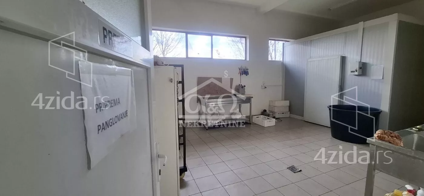 Poslovna zgrada | 4zida