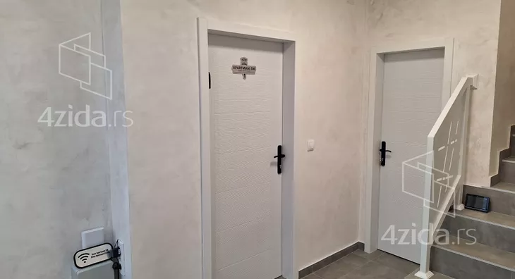 Poslovna zgrada | 4zida