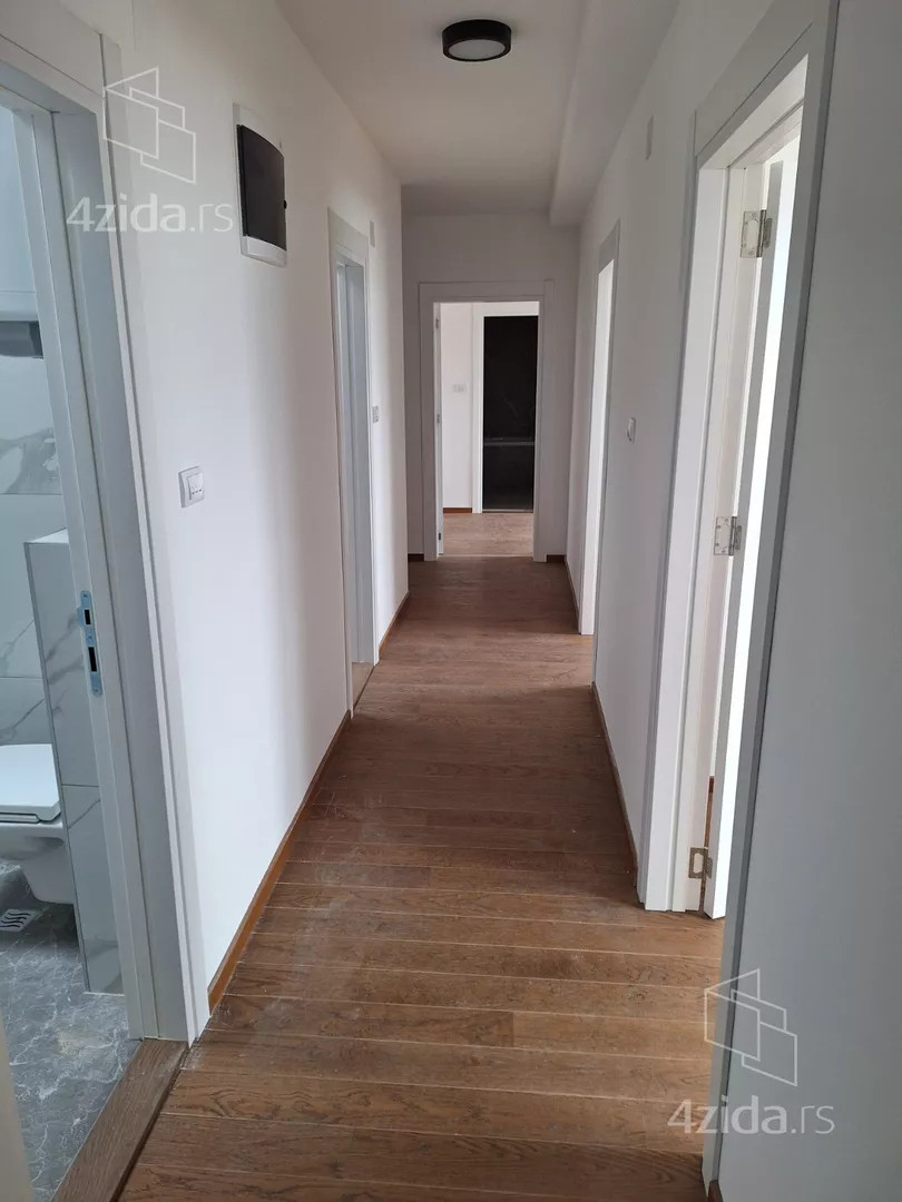 Šestosoban stan | 4zida