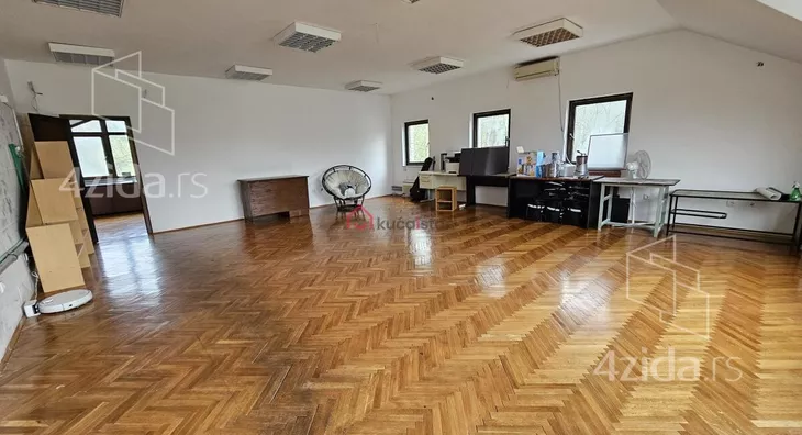 Poslovna zgrada | 4zida