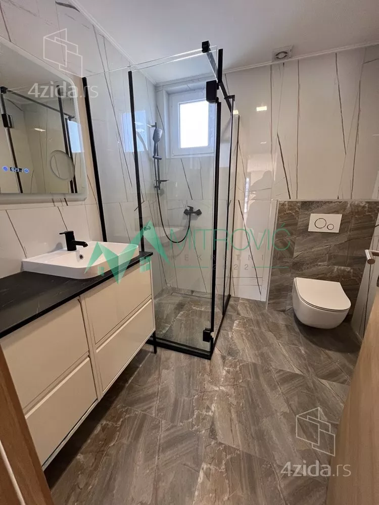 Šestosoban stan | 4zida