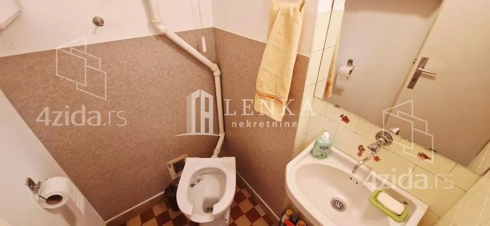 Četvoroiposoban stan | 4zida