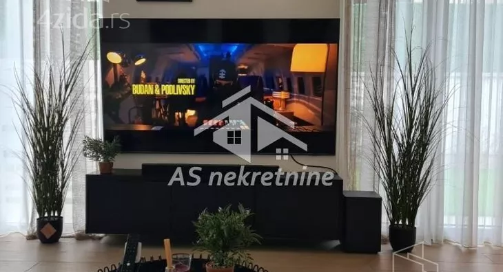 Šestosoban stan | 4zida