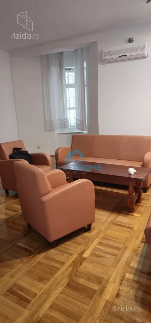 Poslovna zgrada | 4zida