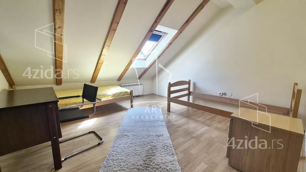 Četvoroiposoban stan | 4zida