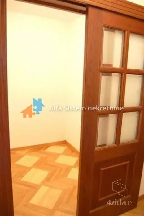 Šestosoban stan | 4zida