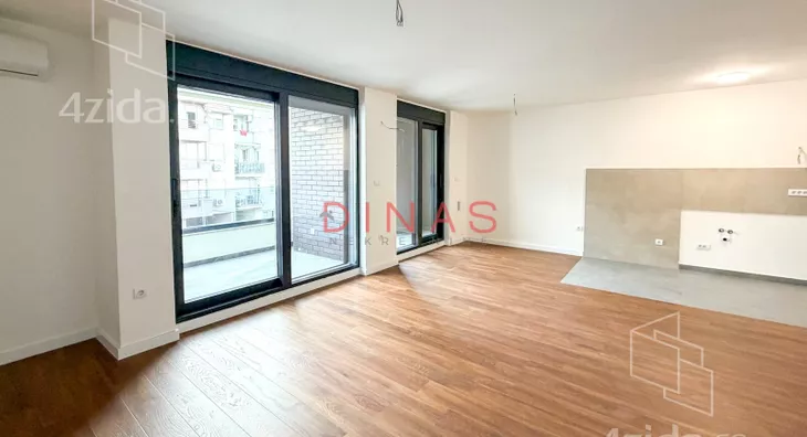 Šestosoban stan | 4zida