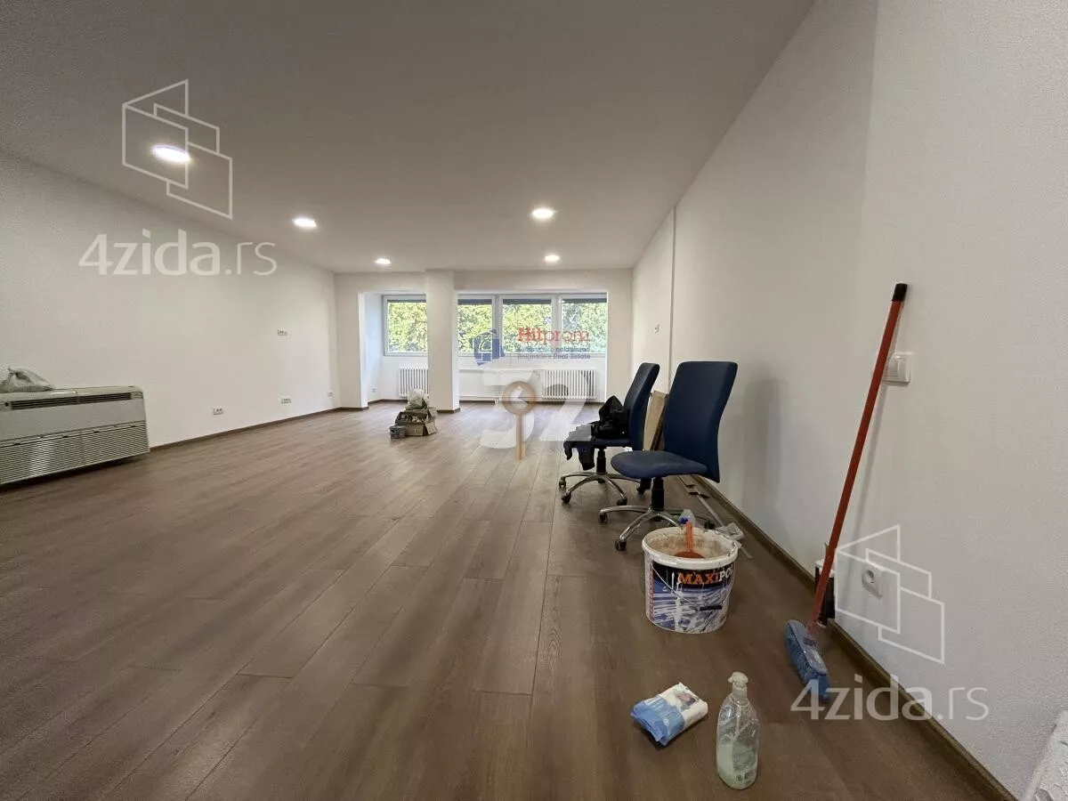 Četvoroiposoban stan | 4zida